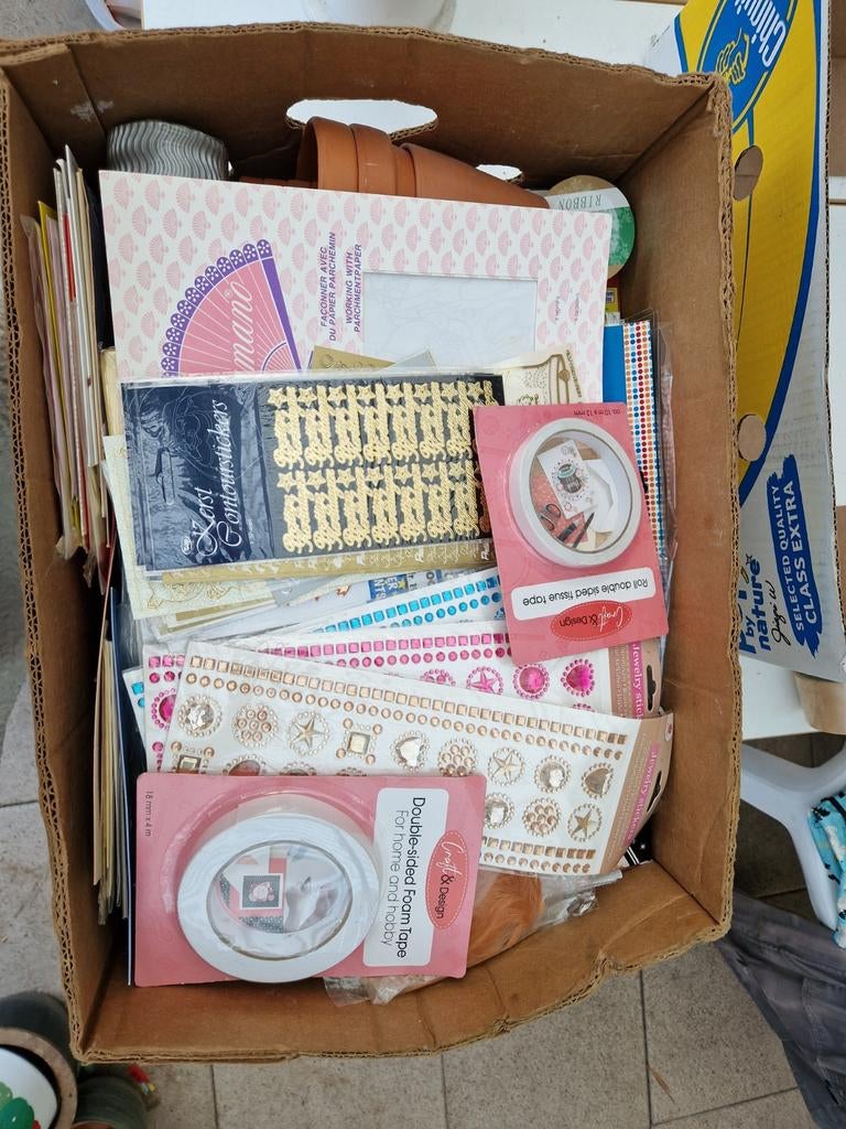 Grote doos met knutselspullen, Hobby en Vrije tijd, Ophalen