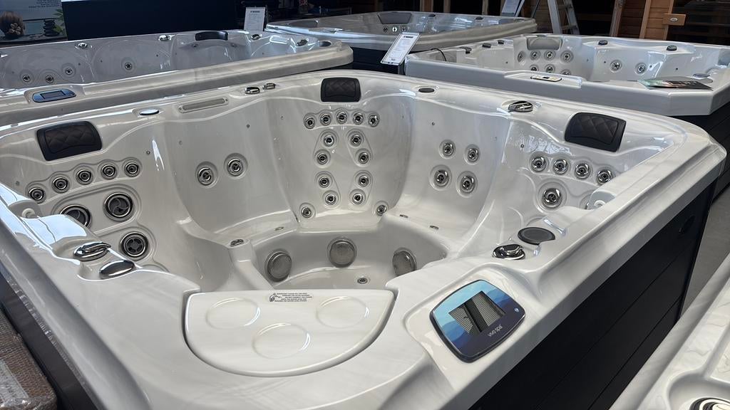 Vivo Spa 503-N jacuzzi 5 personen 2 ligplaatsen, Verzenden, Nieuw, Trap