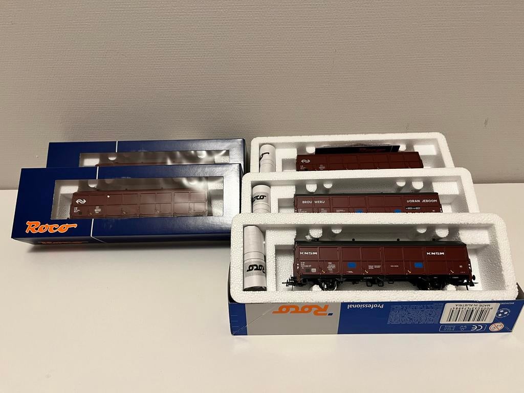 Roco Gesloten Goederenwagens (6 stuks) - KNSM & Oranjeboom, Gelijkstroom, Wagon, Ophalen of Verzenden, Roco