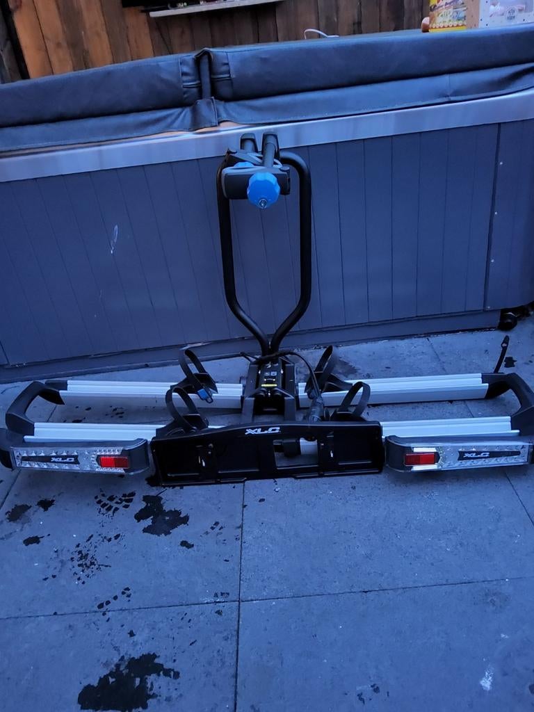 XLC Azura Easy LED Trekhaak Fietsendrager, Ophalen, Trekhaakdrager, Brede banden