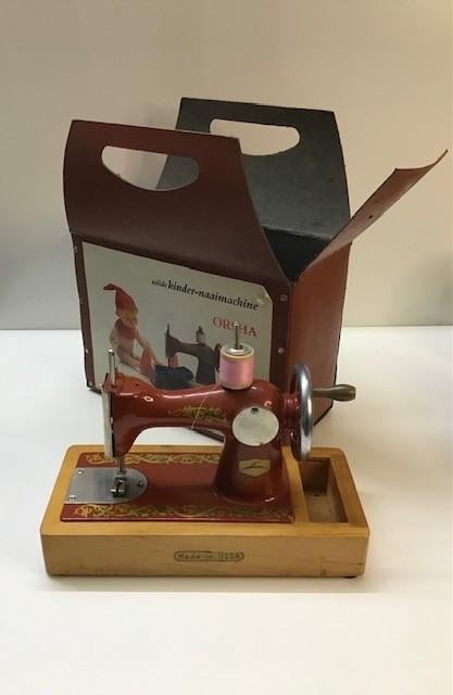 Orsha solide kindernaaimachine voor poppenkleertjes, Antiek en Kunst, Antiek | Speelgoed, Ophalen of Verzenden