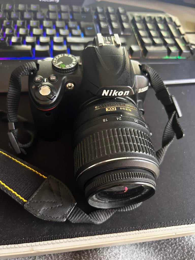 Nikon D3000 + 18-55mm lens, Ophalen of Verzenden, Zo goed als nieuw, Nikon