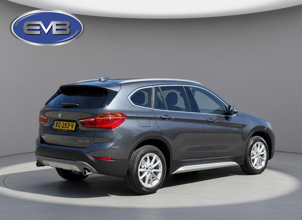 BMW X1 SDrive20i AUTOMAAT 192 pk Orange Sport Edition, leder, Auto's, BMW, 1998 cc, Euro 6, Lichtsensor, Bedrijf