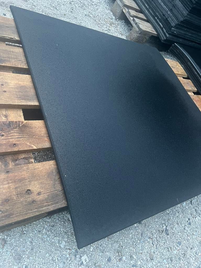 100x100 rubberen tegels (800+ stuks), Ophalen, Zo goed als nieuw, Overige materialen