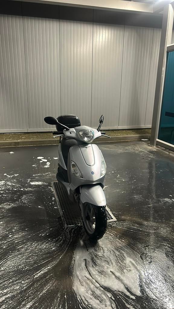 Piaggio Fly 125 uitstekend Leader 4T  €750  2/3 mei ophalen, Ophalen, Maximaal 45 km/u, Zo goed als nieuw, Fly