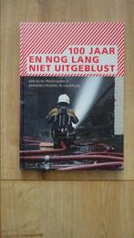 100 jaar en nog lang niet uitgeblust brandweer Hilversum, Ophalen of Verzenden, Zo goed als nieuw