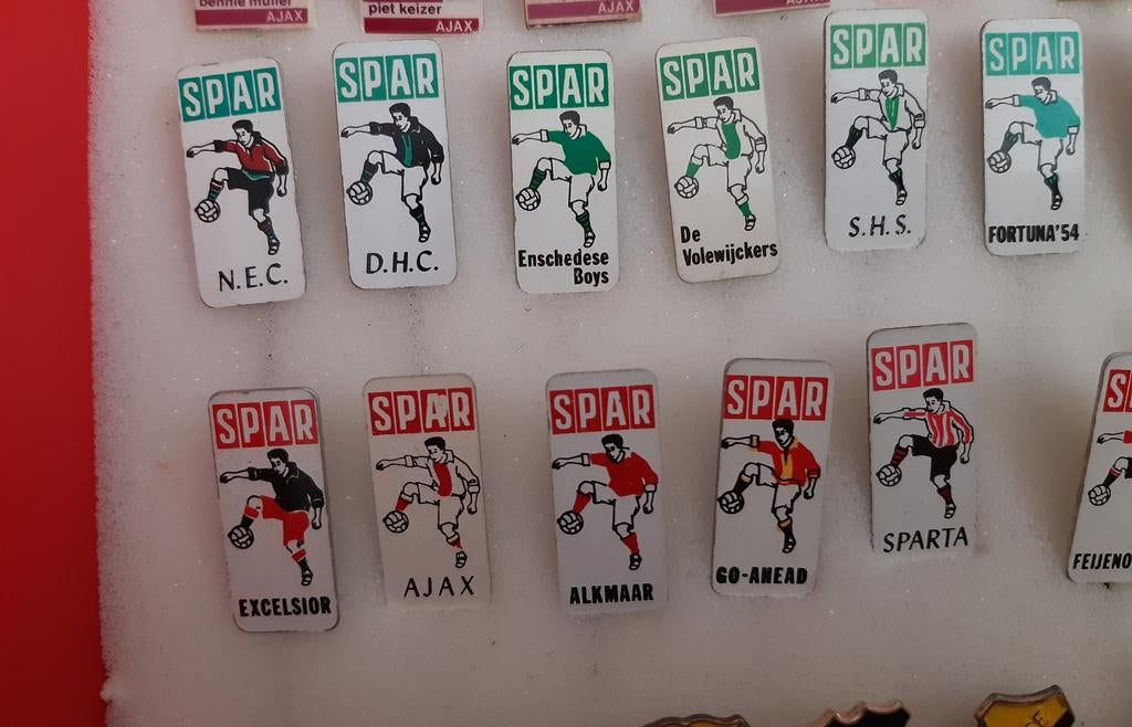 30 Speldjes SPAR, Verzamelen, Ophalen of Verzenden, Nieuw, Sport, Speldje of Pin