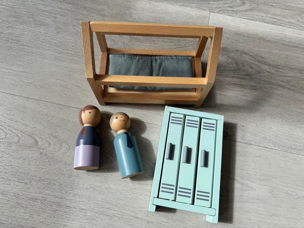 Little Dutch poppenhuis: bed, kast en 2 poppetjes, Ophalen of Verzenden, Zo goed als nieuw, Poppenhuis