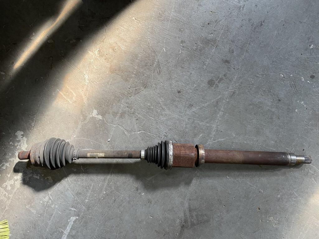 Volvo v40 aandrijfas rechtsvoor p31280678, Gebruikt, -, -, Ophalen of Verzenden