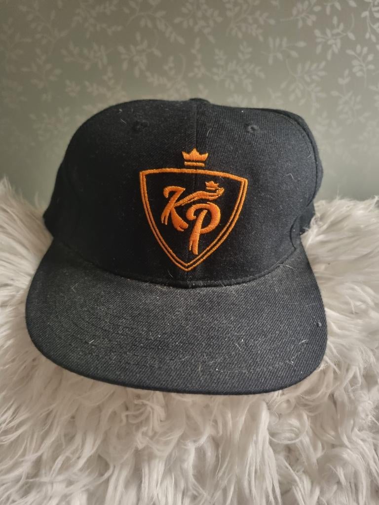 Zwarte pet met oranje KP-logo, Gedragen, One size fits all, Ophalen of Verzenden, Pet