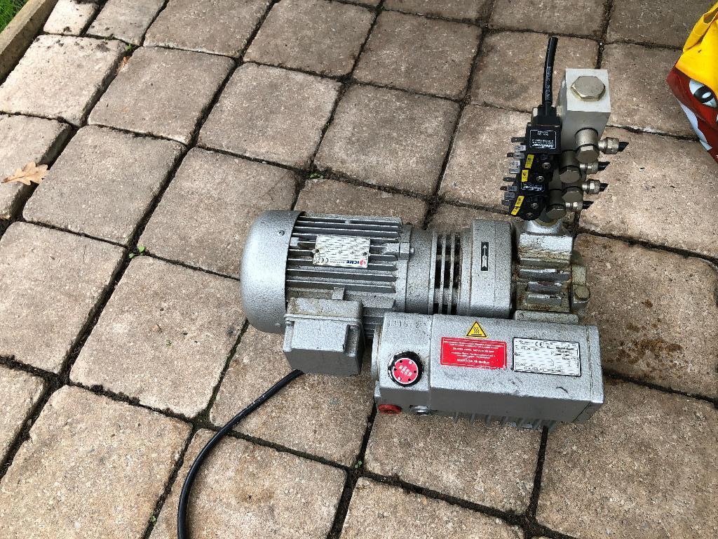 te koop:Rietschle Olie Gesmeerd Rotary Vacuümpomp VCB20(7), Doe-het-zelf en Verbouw, Motoren, Ophalen, Gebruikt, Elektromotor