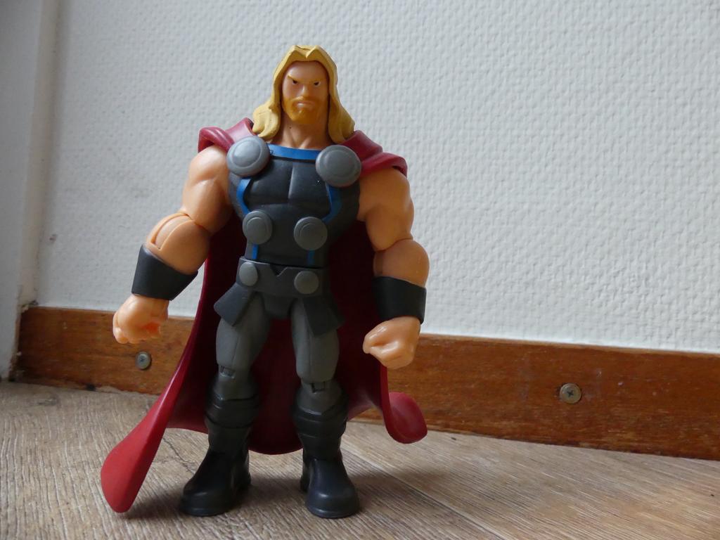 Thor action figure (zonder hamer), Ophalen of Verzenden, Gebruikt