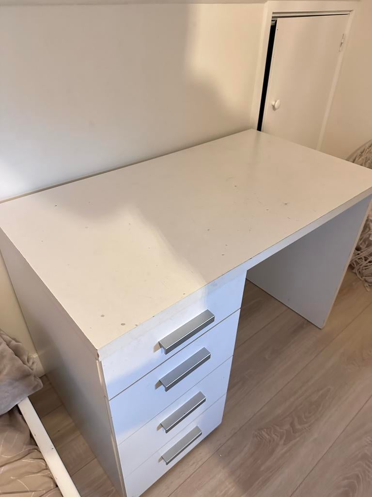 Wit bureau met lades blad 60x110cm / 77cm hoog, Huis en Inrichting, Bureaus, Ophalen, Overige typen, Gebruikt, Met lades