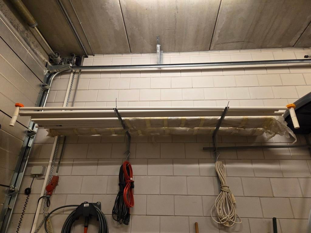 35 tal witte vlaggenmasten aluminium 2.5m lang 32mm doorsnee, Ophalen, Zo goed als nieuw