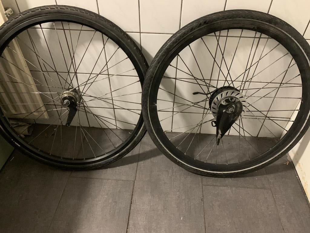Fietswielen met banden - Gebruikt SET OF TWO WHEELS E-BIKE, Fietsen en Brommers, Fietsaccessoires | Fietsgereedschap, Ophalen of Verzenden