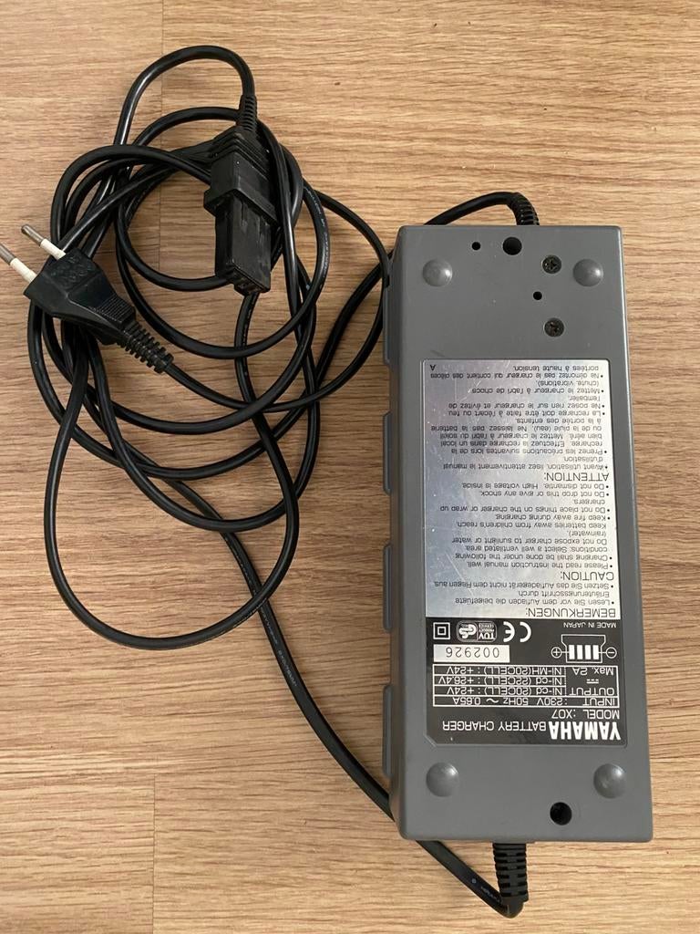 Yamaha battery charger, Ophalen of Verzenden, Zo goed als nieuw