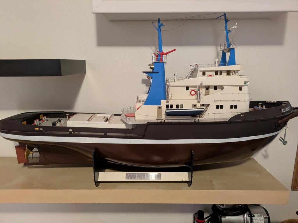 Diverse houten modelboten., Ophalen