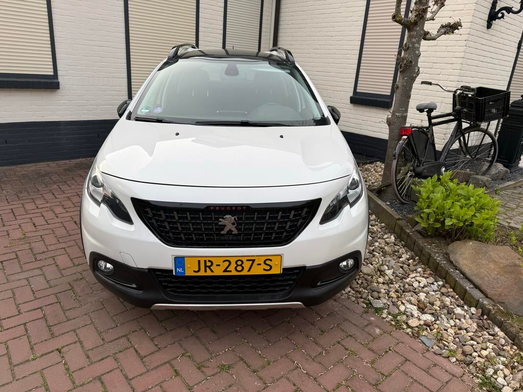 Peugeot 2008 1.2 VTI 81KW 2016 Wit gt line, Auto diversen, Schadeauto's, Ophalen, 1199 cc, Wit, Handgeschakeld