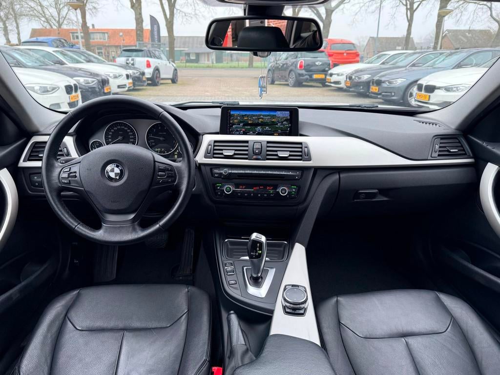 BMW 3-serie Touring 320i High Executive|Ketting vervangen|Tr, Auto's, Automaat, Achterwielaandrijving, Gebruikt, 4 cilinders