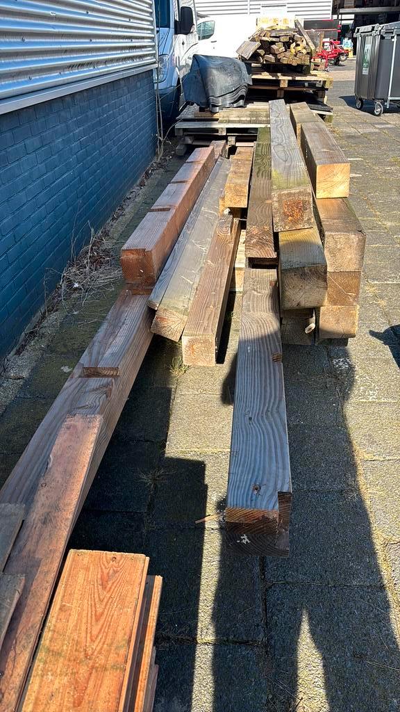 Partij hout balken en douglashout was van overkapping, Tuin en Terras, Palen, Balken en Planken, Balken, 250 cm of meer, Ophalen