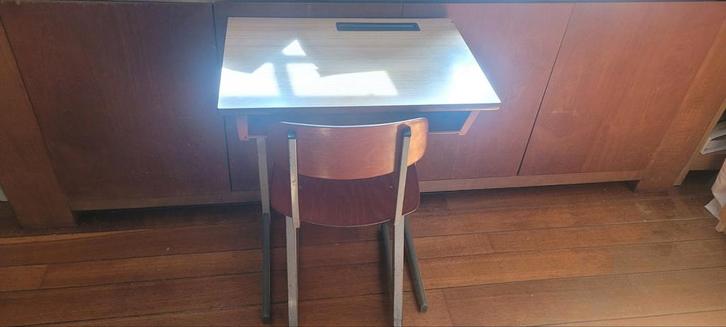 Oud school bureau, Huis en Inrichting, Bureaus, Gebruikt, Kinderbureau, Overige merken, Vintage, Hout, Bruin, Opbergruimte, Ophalen