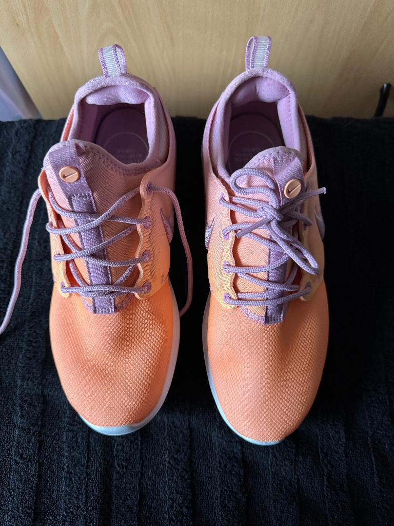 Nike sportschoenen Roshe two, Kleding | Dames, Nike, Oranje, Ophalen of Verzenden, Sneakers of Gympen