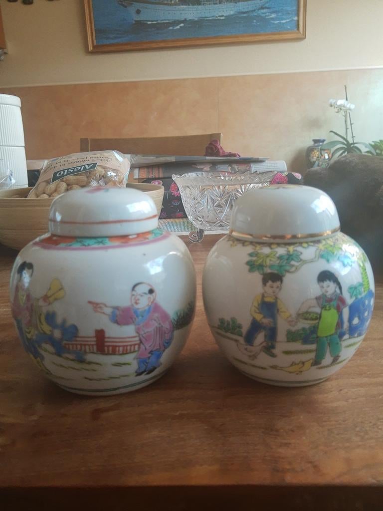 Set van 2 Vintage Chinese Gemberpotten met Kinderfiguren, Ophalen of Verzenden