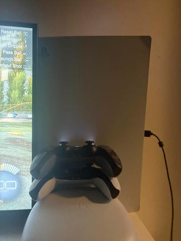 Playstation 5 disc + 2 Controllers beschikbaar voor biedingen