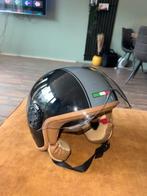 Italiaanse helm - Nieuw, hele lichte beschadiging, Fietsen en Brommers, Brommerhelmen, Ophalen of Verzenden, Zo goed als nieuw