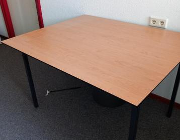 bureau / werktafel 160 x 100 beschikbaar voor biedingen