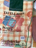 Nieuw rechthoekig vinyl tafelkleed. 130 x 170 cm, Ophalen of Verzenden, Nieuw, Rood, Tafelkleed of Tafelzeil