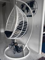 Witte Hangstoel met Standaard, Huis en Inrichting, Stoelen, Riet of Rotan, Wit, Ophalen of Verzenden, Zo goed als nieuw