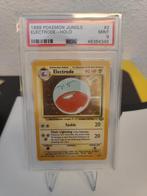 PSA 9 Electrode Holo Jungle 2/64, Hobby en Vrije tijd, Verzamelkaartspellen | Pokémon, Ophalen of Verzenden, Zo goed als nieuw