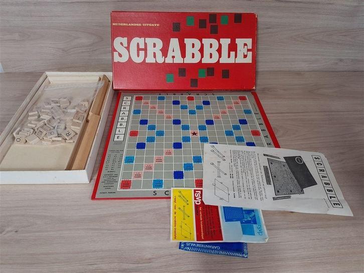 scrabble nette uitgave rode doos [s1246], Hobby en Vrije tijd, Gezelschapsspellen | Bordspellen, Zo goed als nieuw, Ophalen of Verzenden
