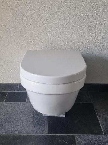 Villeroy & Boch Omnia wandcloset + toiletbril Nieuw beschikbaar voor biedingen