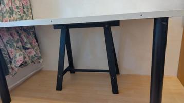 Bureau met tekenfunctie (glas ingebouwd) beschikbaar voor biedingen