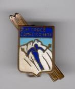 BROCHE PASSO DI MONTE CROSE COMELICO 1638 SKIER SKI EMAILLE, Verzamelen, Speldjes, Pins en Buttons, Ophalen of Verzenden, Gebruikt