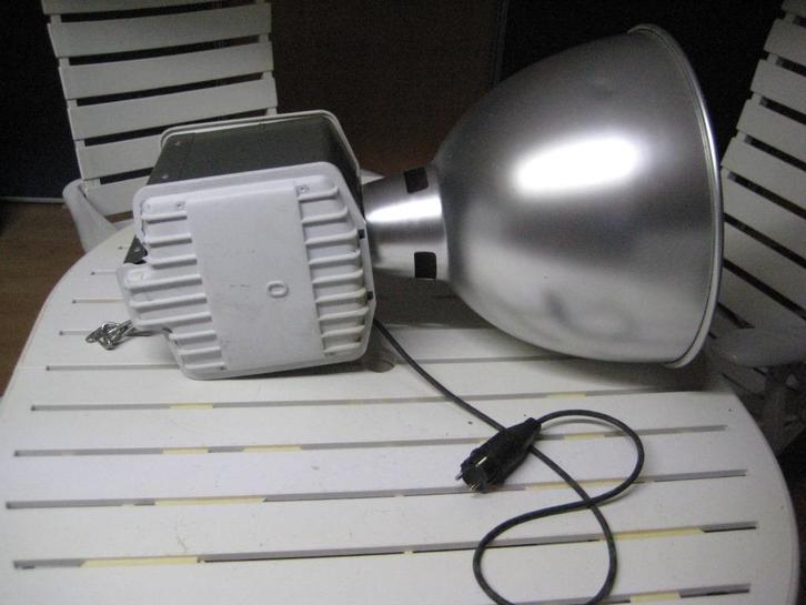 Lamp met grote reflektor, Huis en Inrichting, Lampen | Hanglampen, Gebruikt, Minder dan 50 cm, Metaal, Ophalen