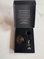 Ajax, 125 jaar bestaan, sleutelhanger en magneet, Ophalen of Verzenden, Nieuw, Overige materialen, Overige voorstellingen