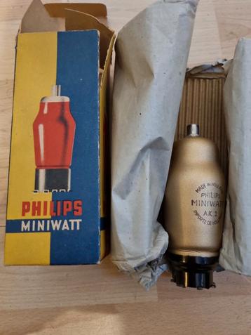 Twee Philips AK2 Radiobuizen - Vintage beschikbaar voor biedingen