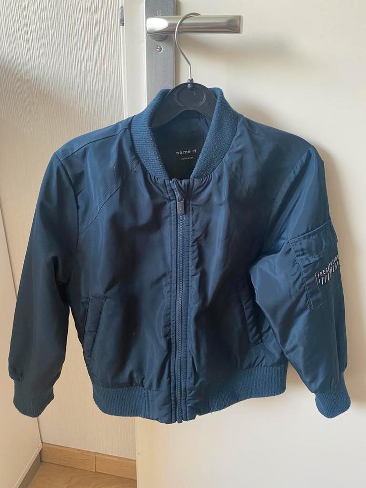 Zomerjas / bomberjack merk Name It, kleur blauw, maat 116, Kinderen en Baby's, Kinderkleding | Maat 116, Gebruikt, Jas, Ophalen of Verzenden