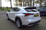 Lexus NX 300h AWD Luxury Line AUTOM/PANO DAK/CRUISE/NAVI/CAR, Auto's, Lexus, Automaat, Gebruikt, USB, Leder
