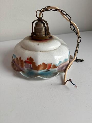 Antieke hanglamp met handgeschilderd landschap beschikbaar voor biedingen
