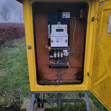 Bouwkast en waterput te koop beschikbaar voor biedingen