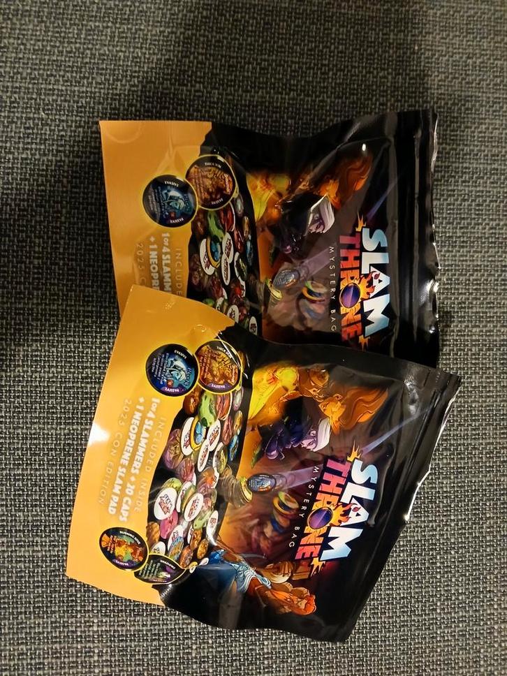 Slam Throne: 2 Mystery Bags 2025 Con Edition, Hobby en Vrije tijd, Verzamelkaartspellen | Overige, Zo goed als nieuw, Overige typen