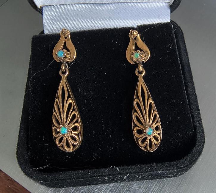 Antieke 14 K oorbellen / oorhangers bezet met opaal, Sieraden, Tassen en Uiterlijk, Antieke sieraden, Oorbellen, Goud, Met edelsteen