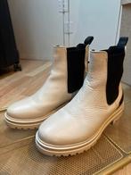 Off white leather chelsea boots, Wit, Lage of Enkellaarzen, Ophalen of Verzenden, Zo goed als nieuw