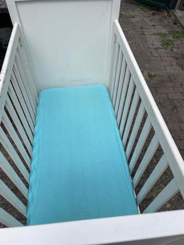 Bonne Nuit Ledikant + matras + topper + hoeslakens beschikbaar voor biedingen