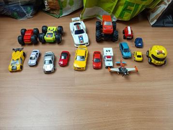 16 stuks diverse speelgoed auto's beschikbaar voor biedingen