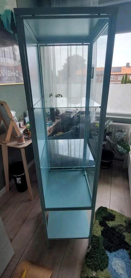 Ikea vitrinekast Rudstra | lichtblauw, Huis en Inrichting, Kasten | Vitrinekasten, Zo goed als nieuw, 150 tot 200 cm, Minder dan 50 cm